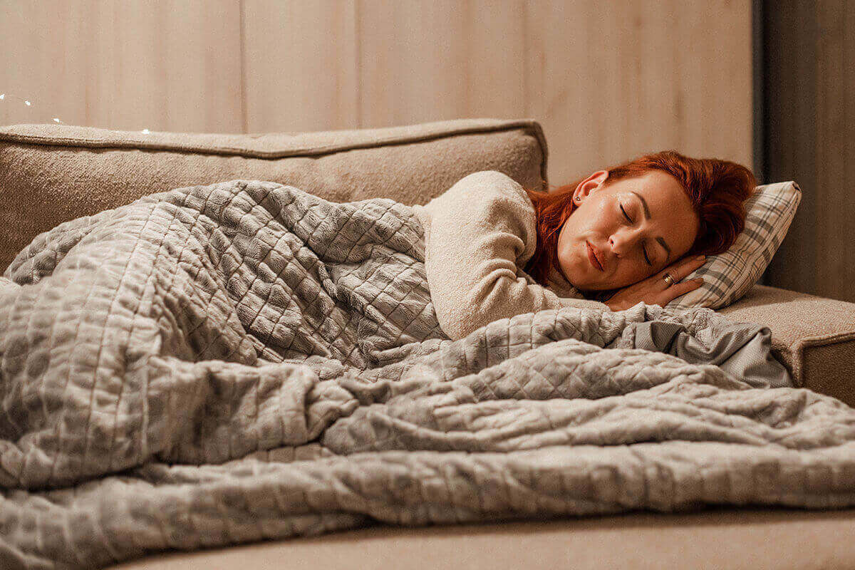 Unser Leitfaden für alle Nachteulen: Wie Selbstgespräche und kleine Änderungen helfen können, einen besseren Schlaf zu bekommen.