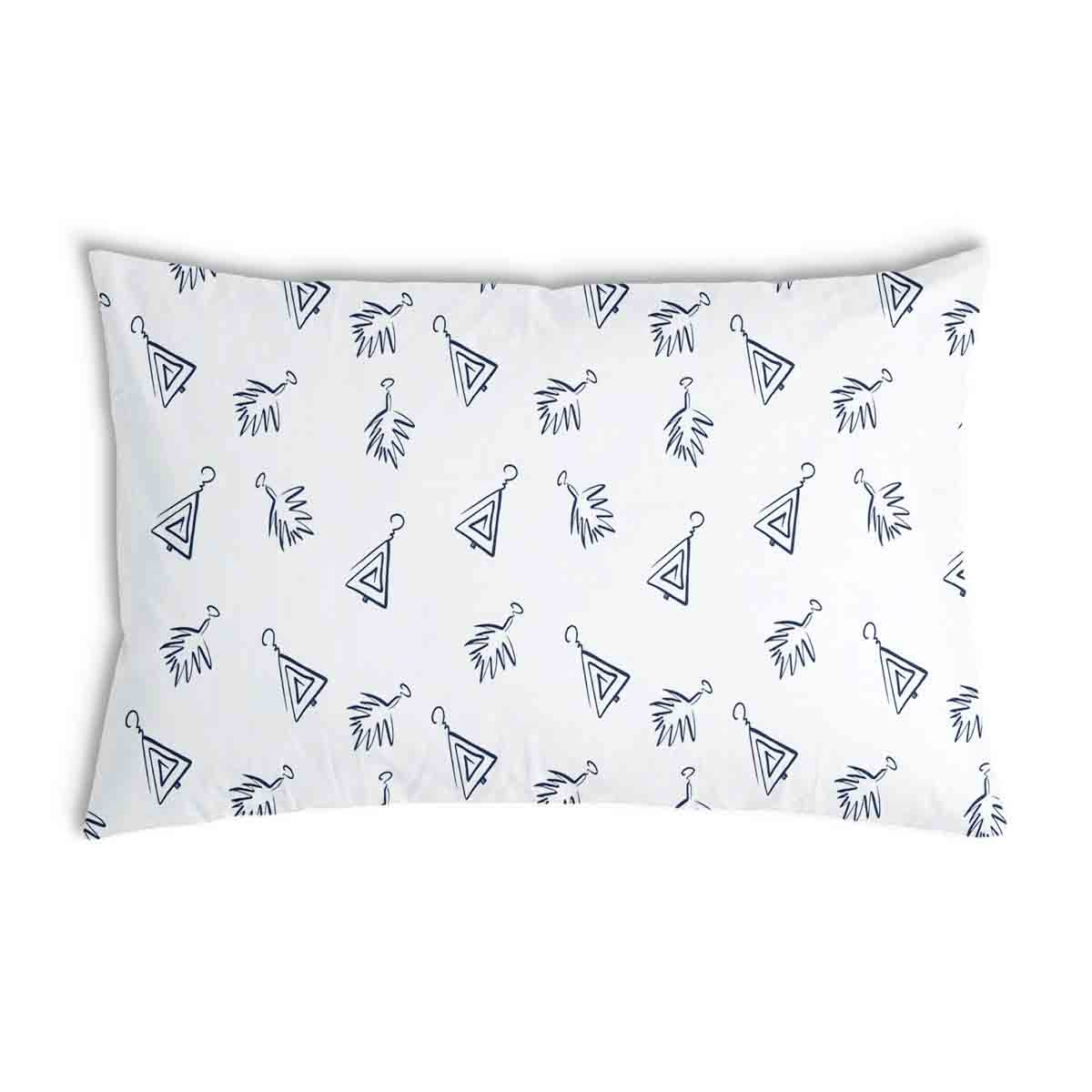 Coussin de santé blanc avec boucles d'oreilles bohèmes