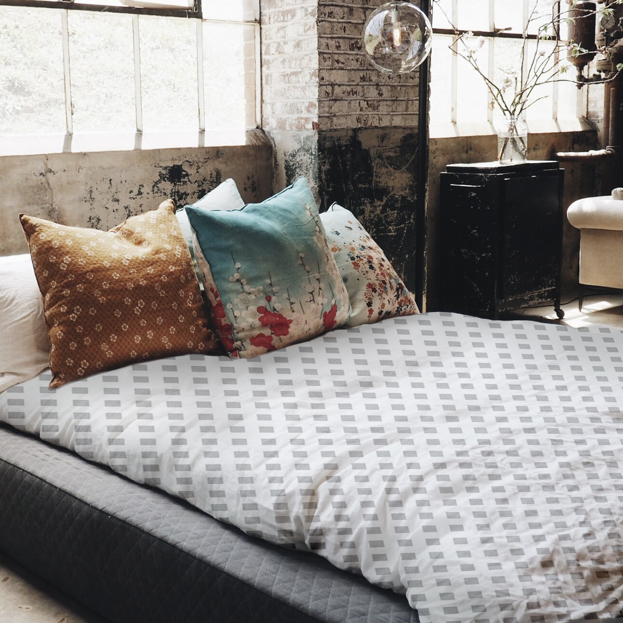 Therapy blankets bedding set white with delicate checks