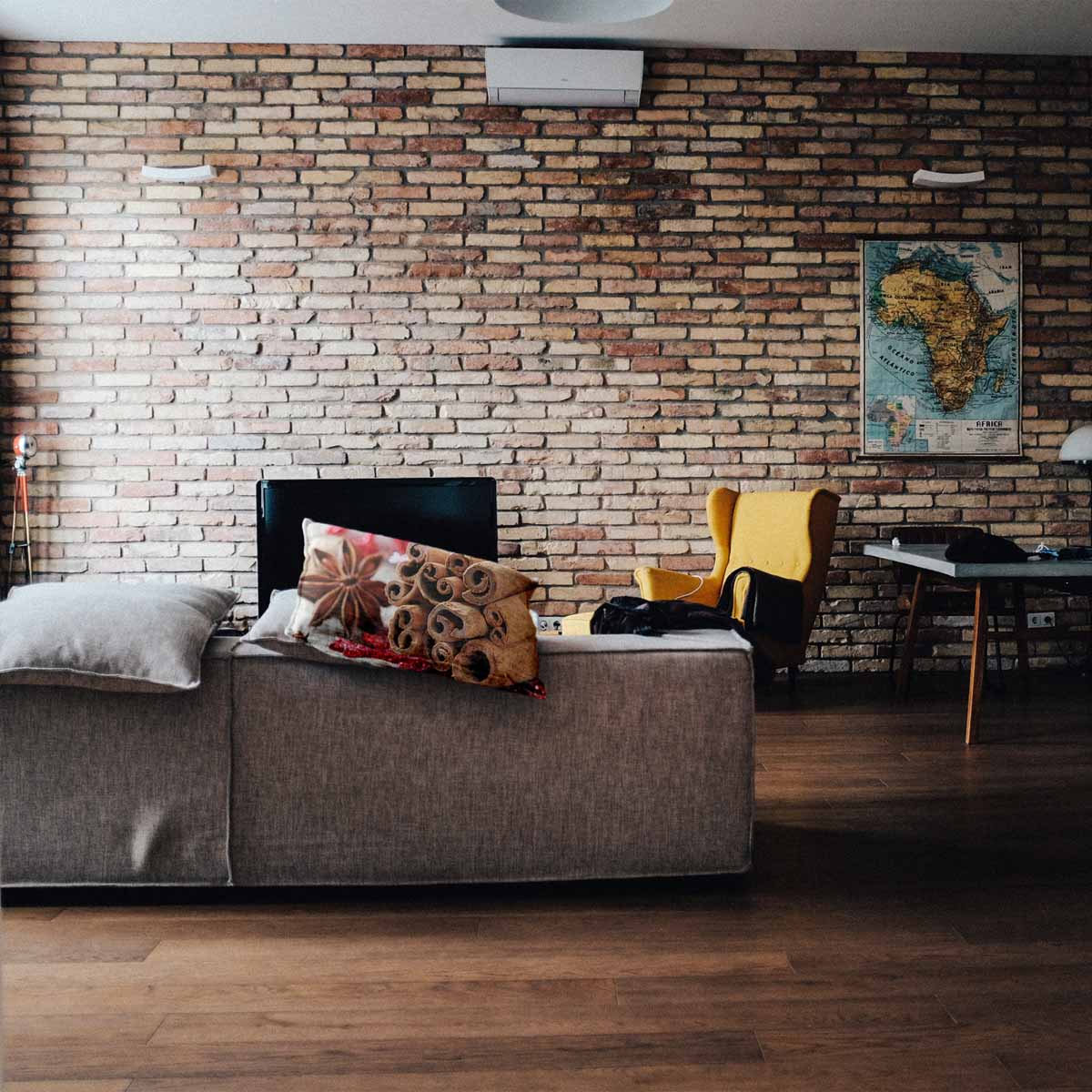 Health pillow with cinnamon sticks