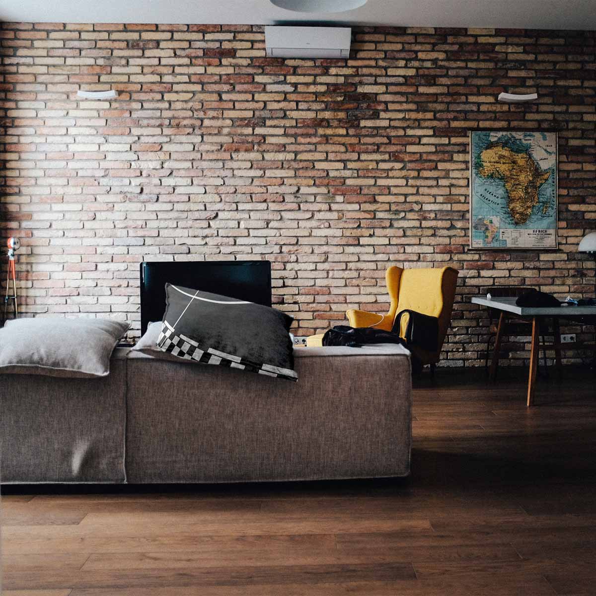 Health pillow dark gray with white stripes