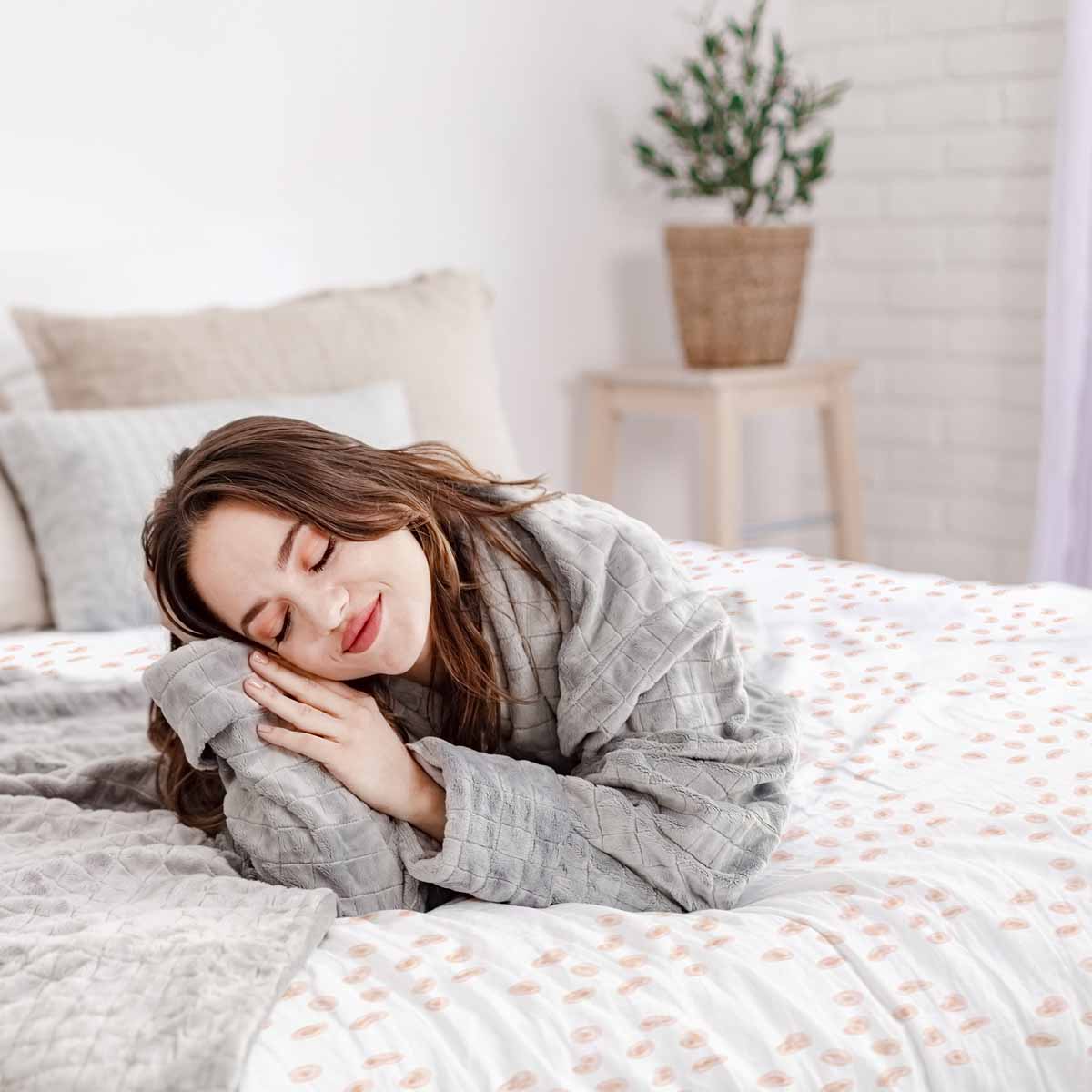 Therapy blankets bedding set with orange dots