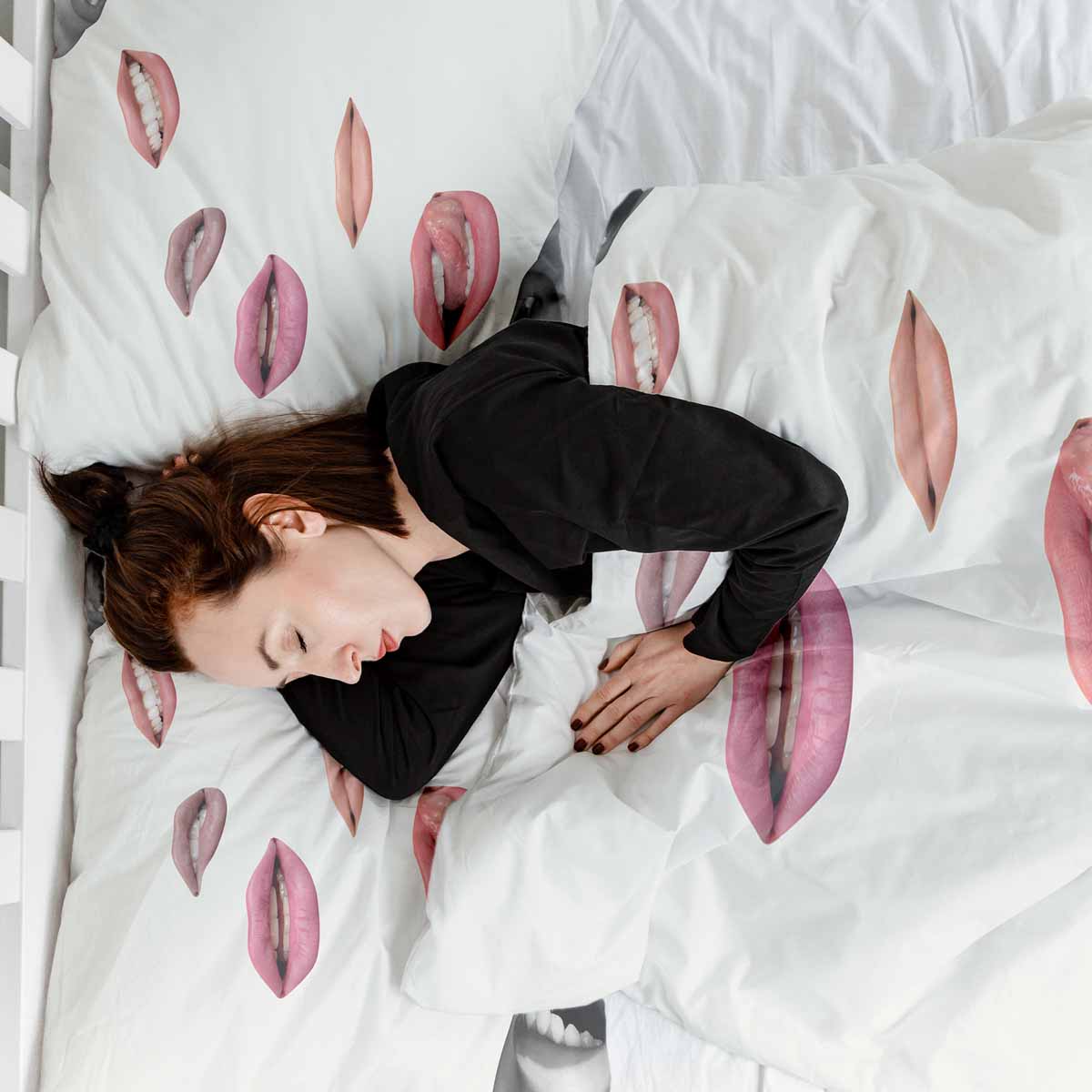 Therapy blankets bedding set white with lips