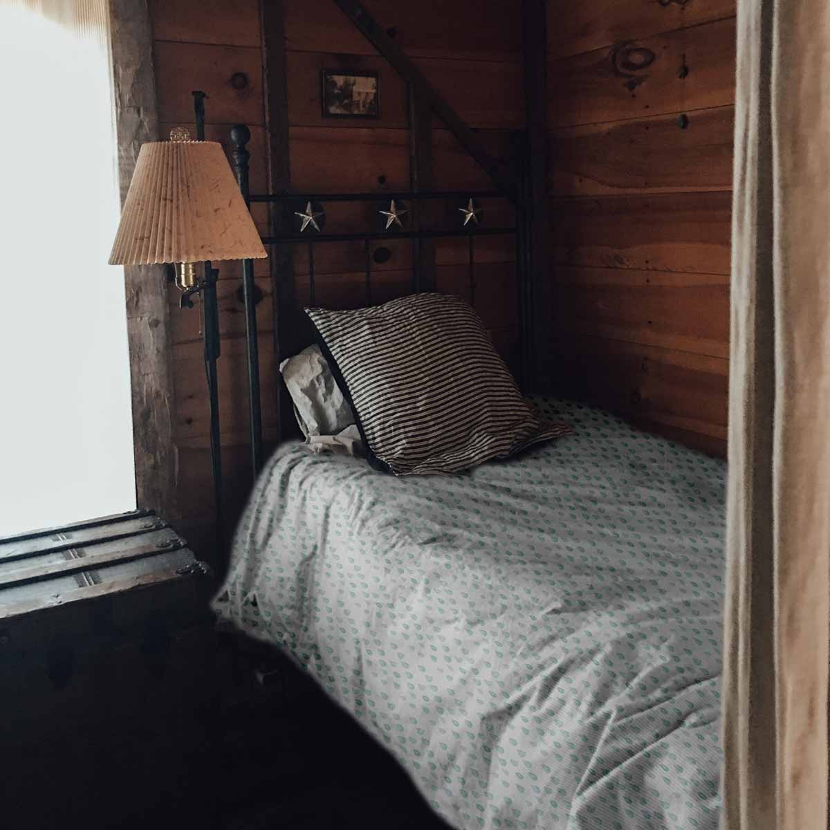 Therapy blankets bedding set with blue drops