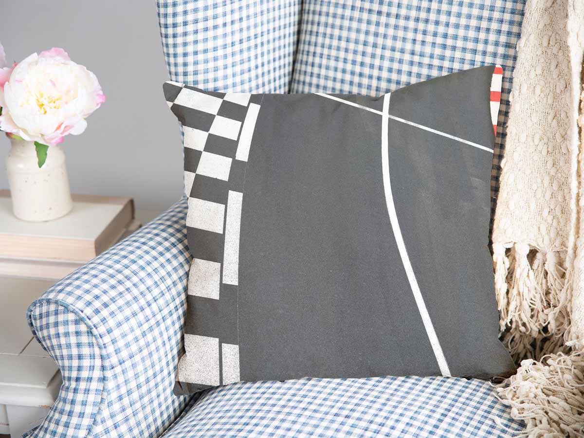 Health pillow dark gray with white stripes