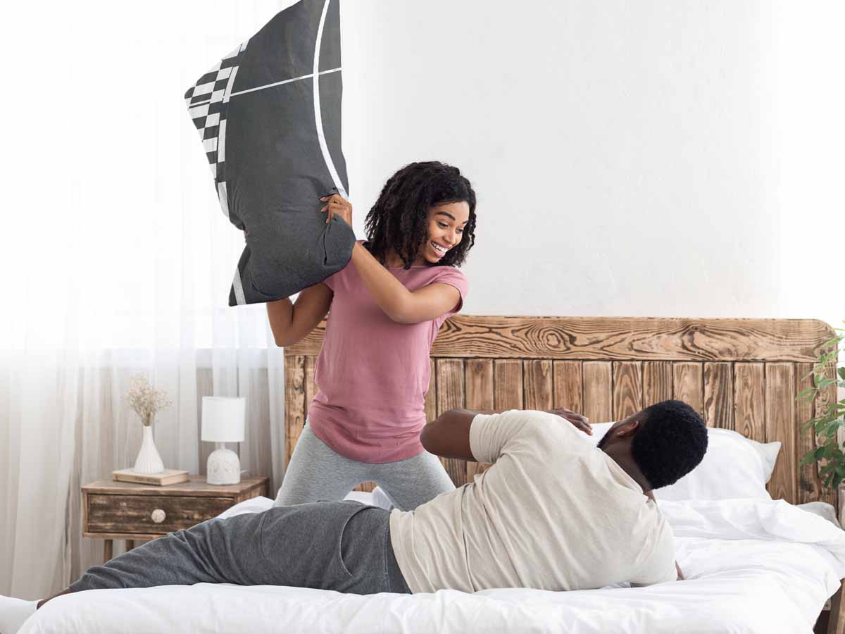 Health pillow dark gray with white stripes