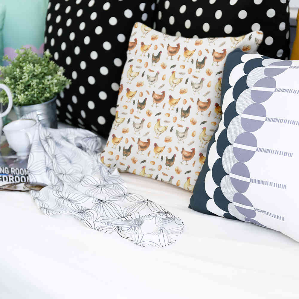 Coussin de santé blanc avec des poulets