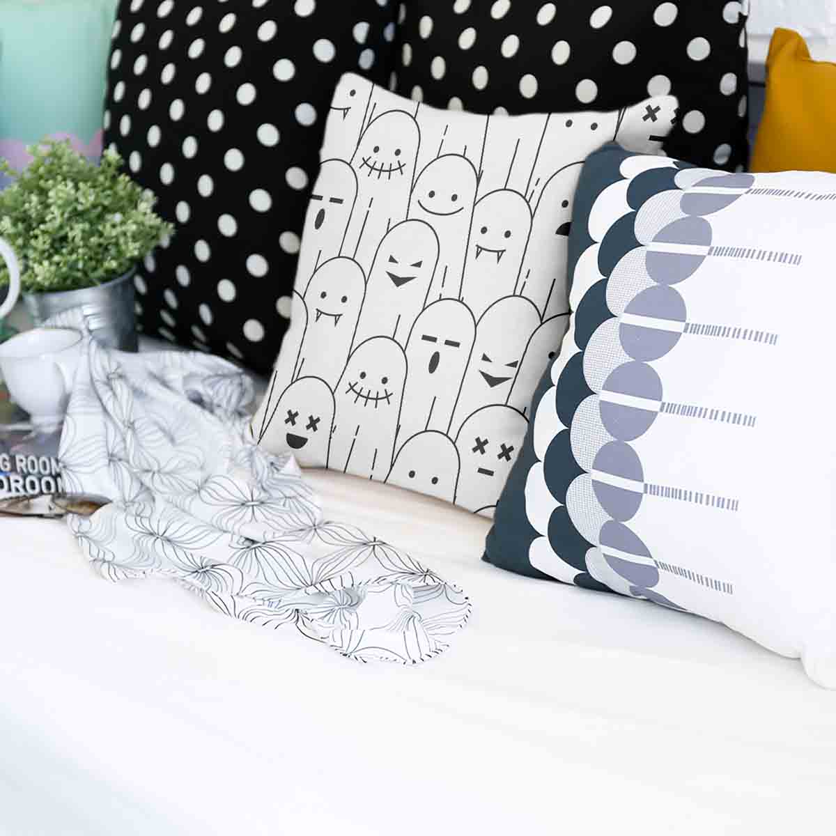 Coussin de santé blanc avec des fantômes amusants