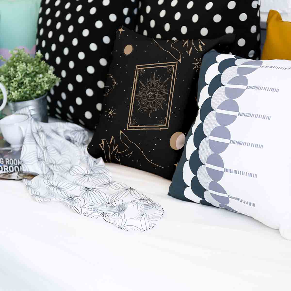 Coussin de santé noir avec soleil, lune et étoiles
