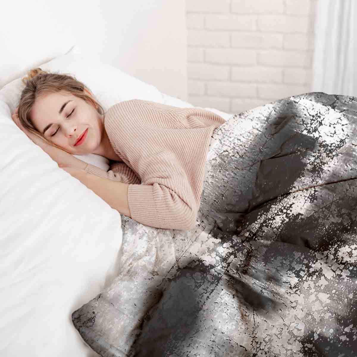 Therapy blankets bedding set black with mottled pattern