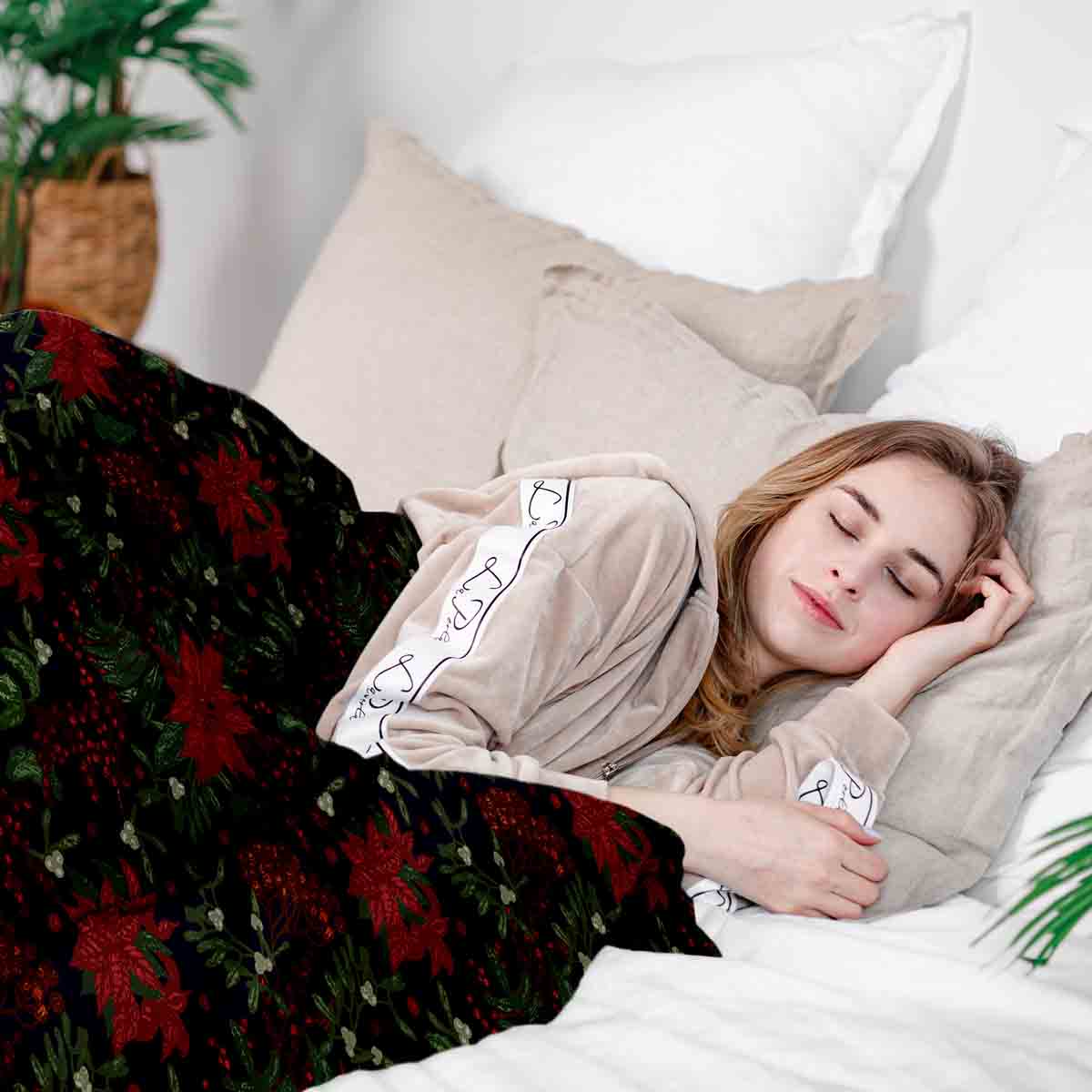 Therapy blankets bedding set with red poinsettia