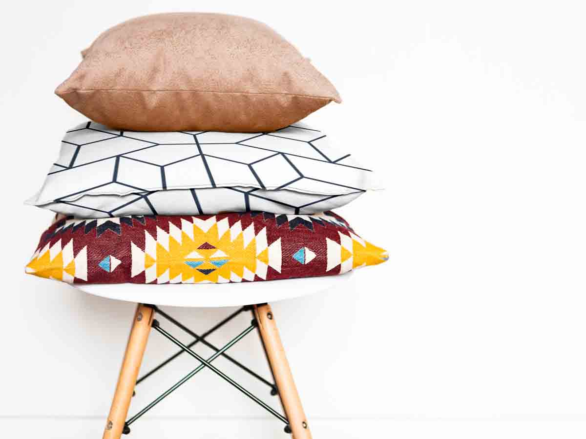 Health pillow white with black pattern