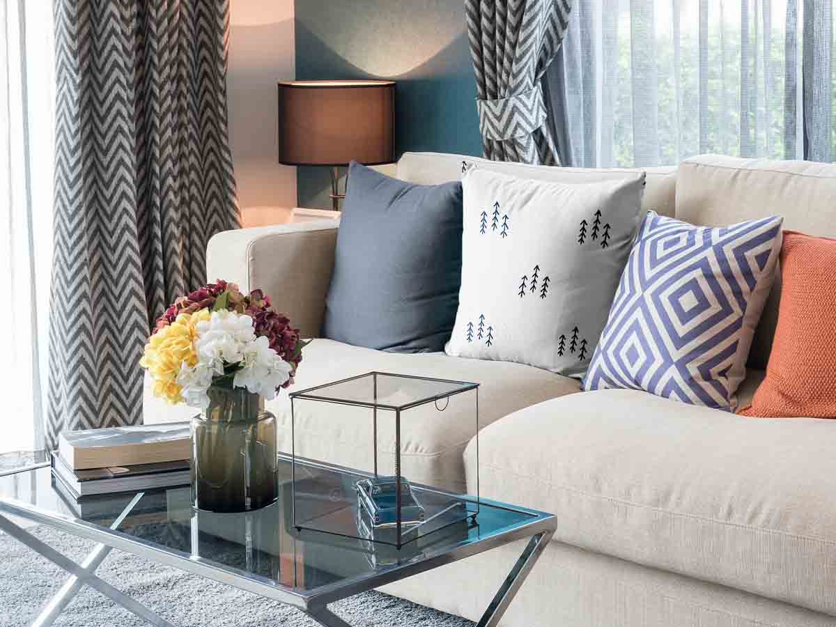 Coussin de santé blanc avec des flèches noires