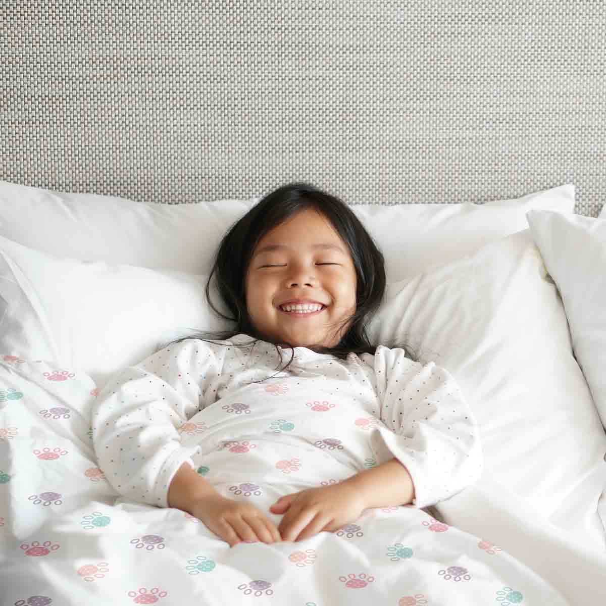 Therapy blankets bedding set white with colorful paws