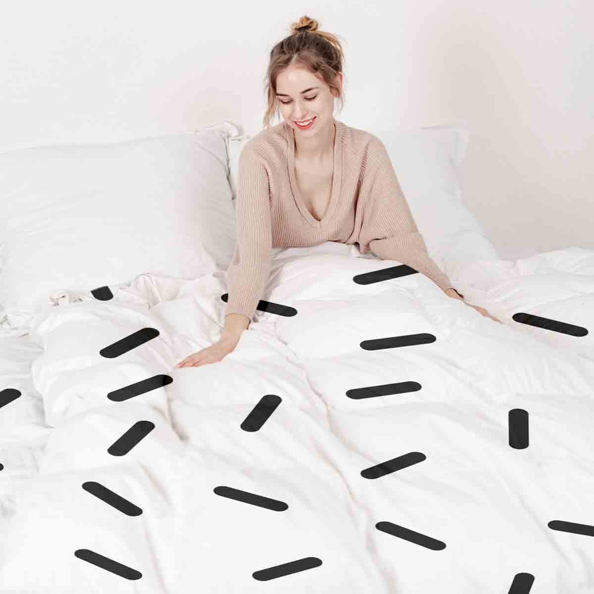 Therapy blankets bedding set with black stripes
