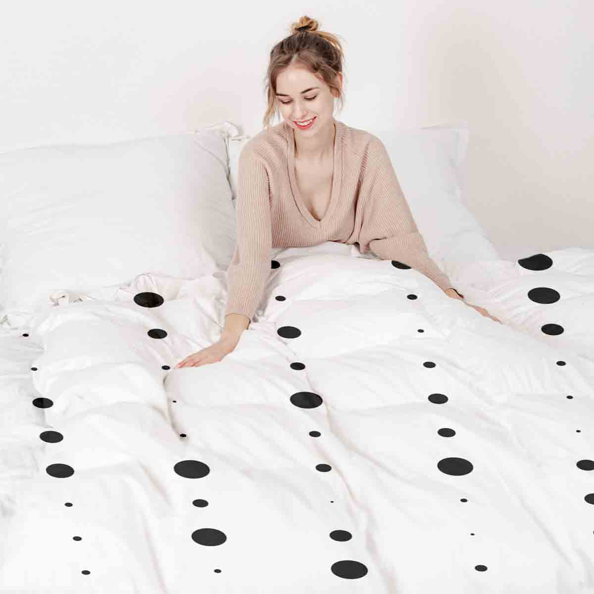 Couverture thérapeutique originale - Housse en coton blanche avec des points noirs