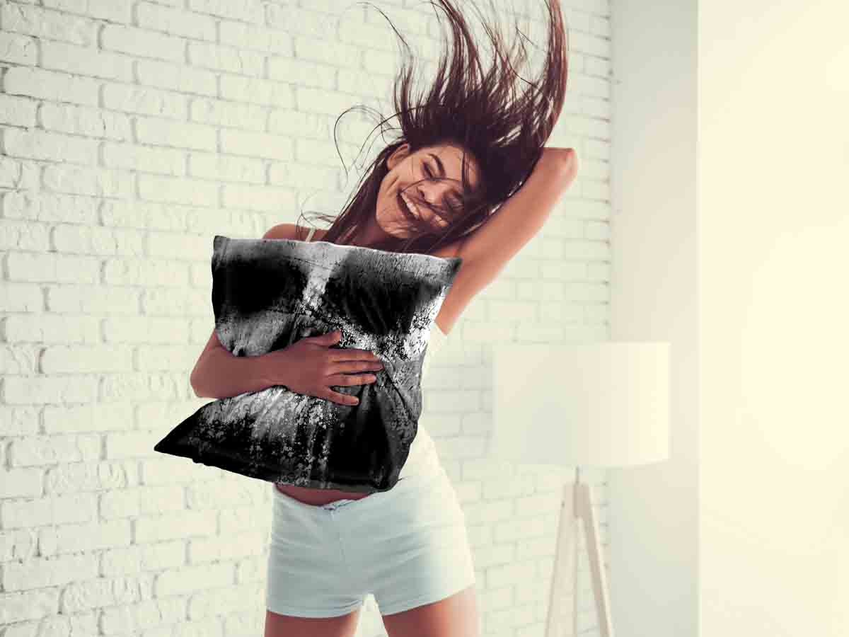 Health pillow black with mottled pattern