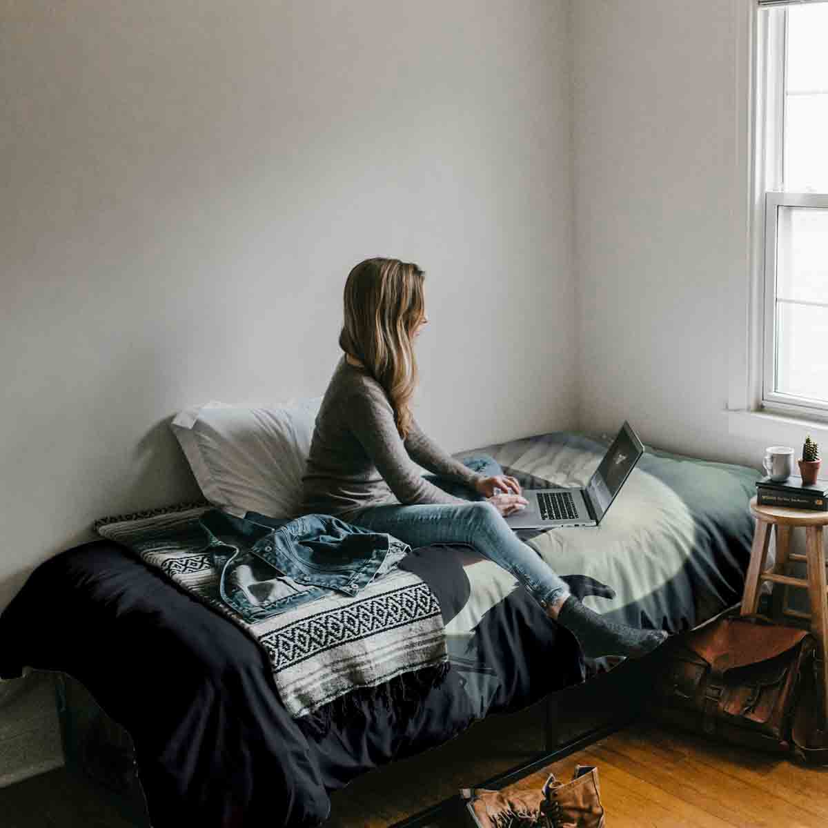 Therapy blankets bedding set man in moonlight