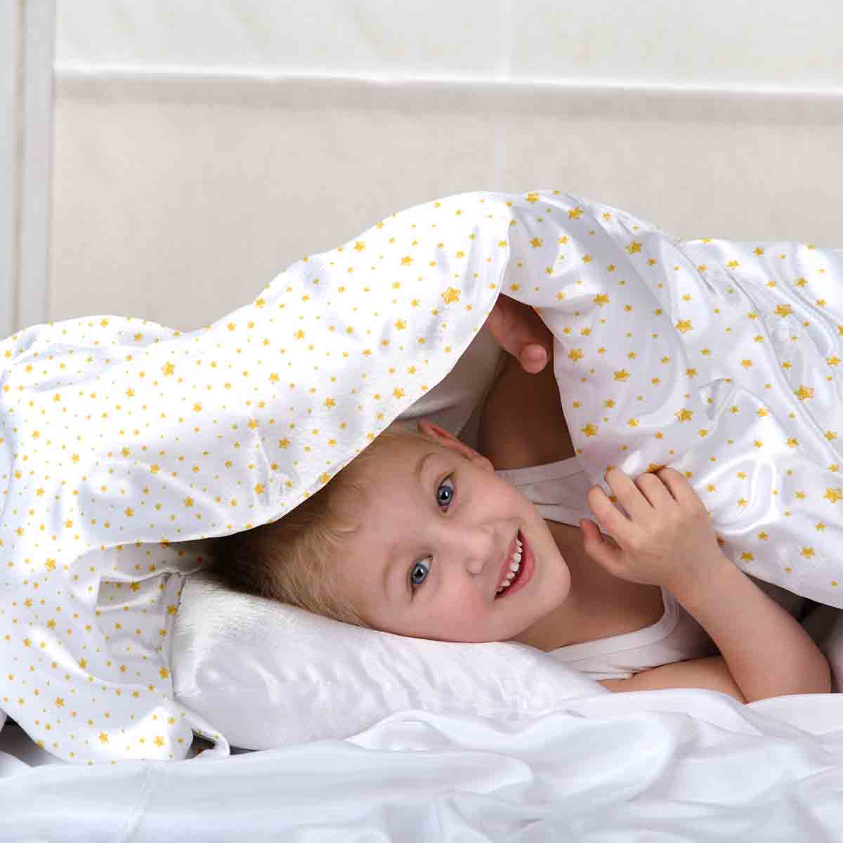 Therapy blankets bedding set white with yellow stars