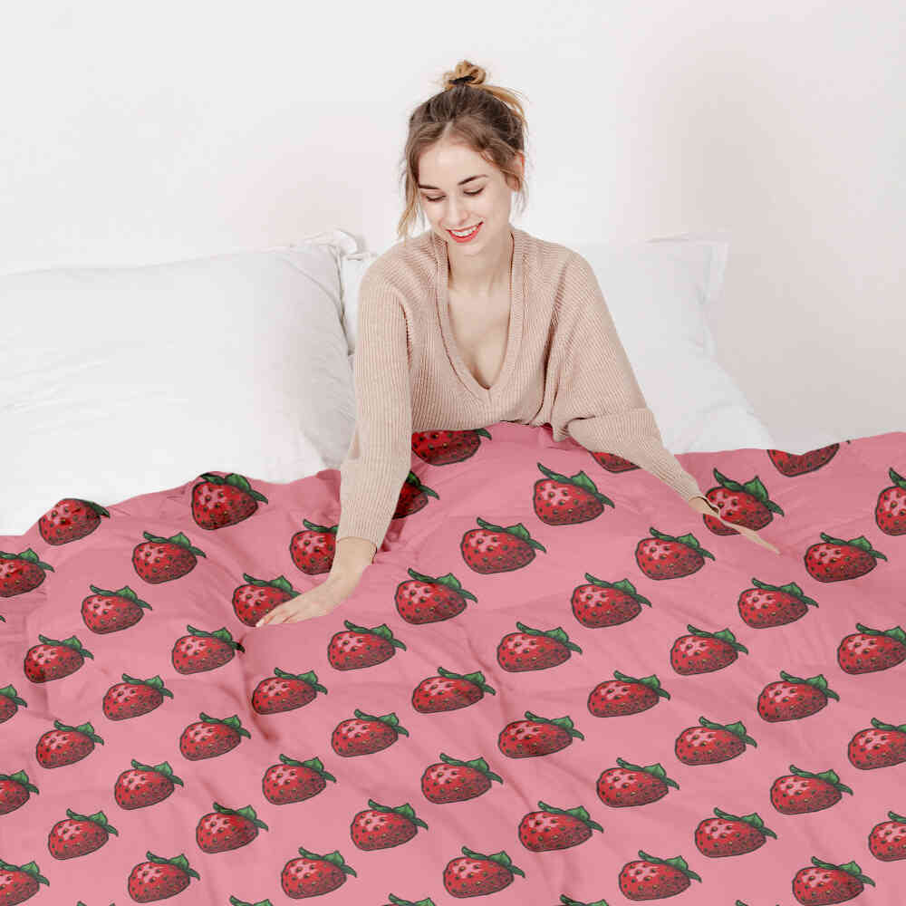 Ensemble de literie avec couverture thérapeutique rose avec fraises