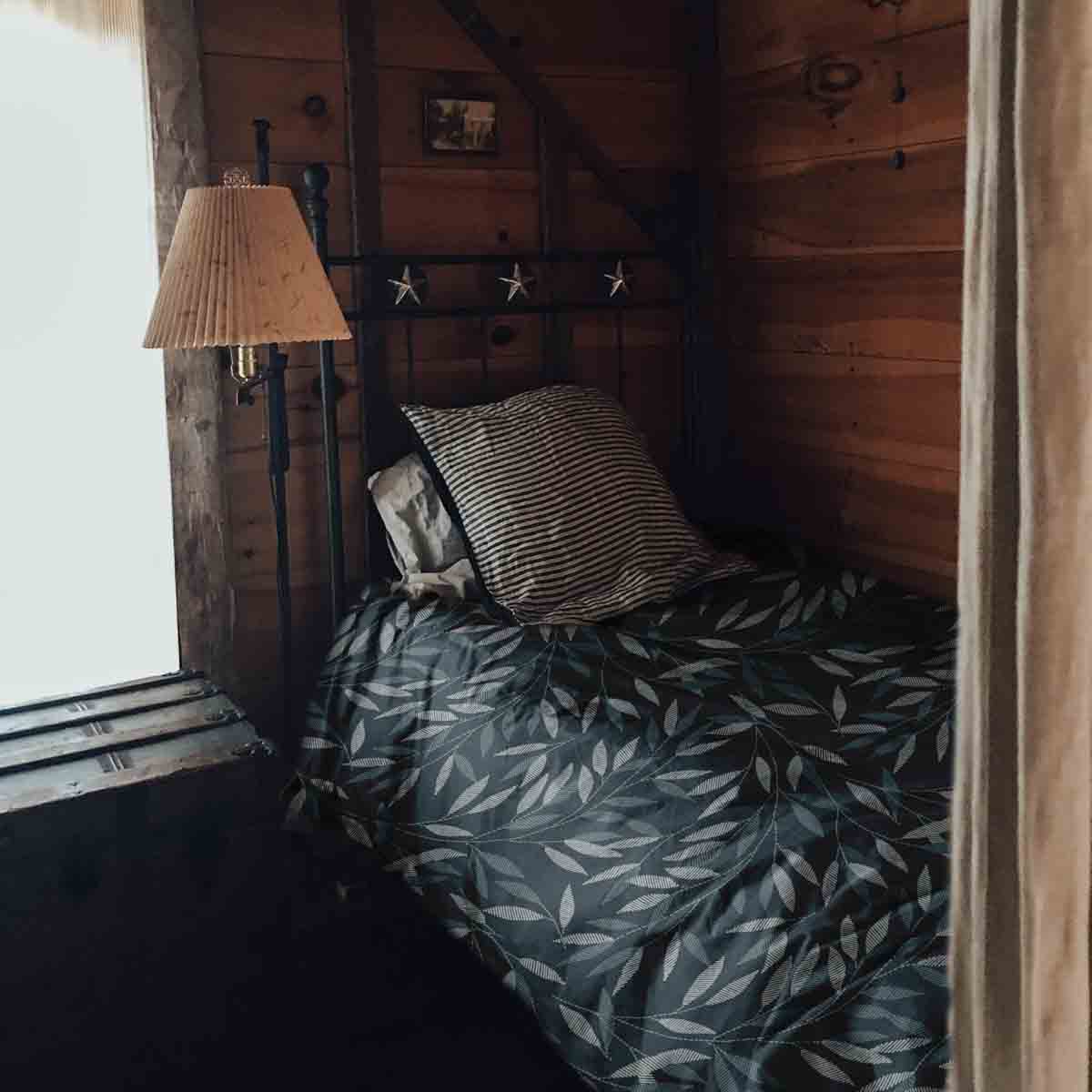 Therapy blankets bedding set with blue branches