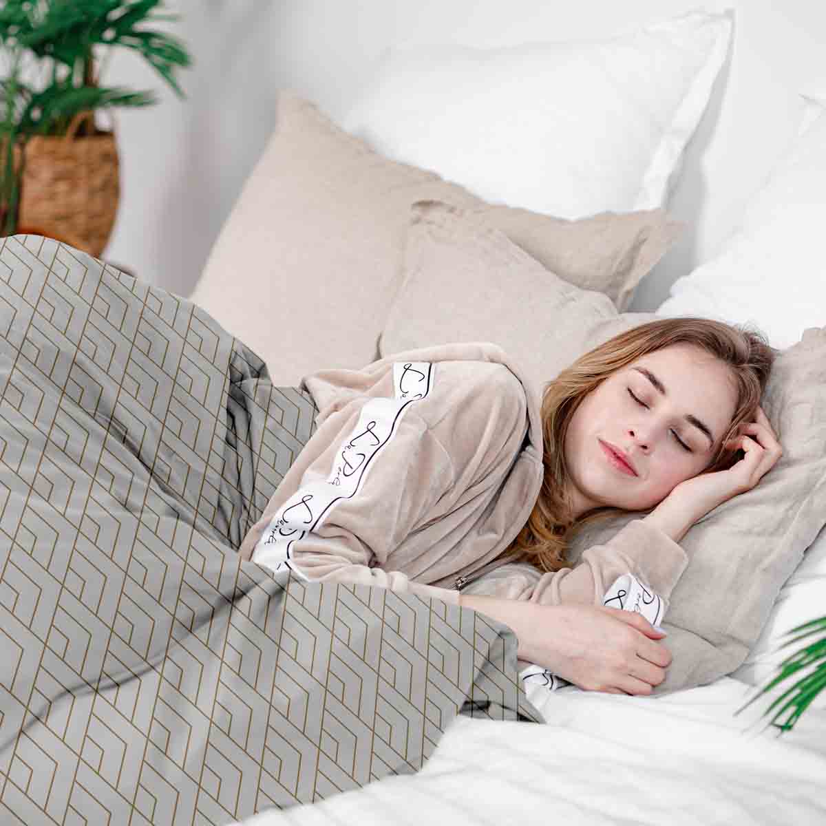 Therapy blankets bedding set with golden stripe pattern