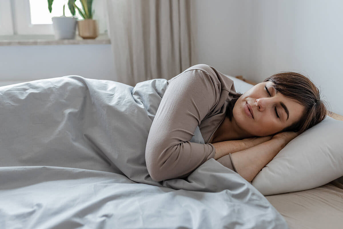 Wie Langzeitfolgen von Covid-19 die Psyche beeinträchtigen und Therapiedecken eine kleine Hilfe sein können