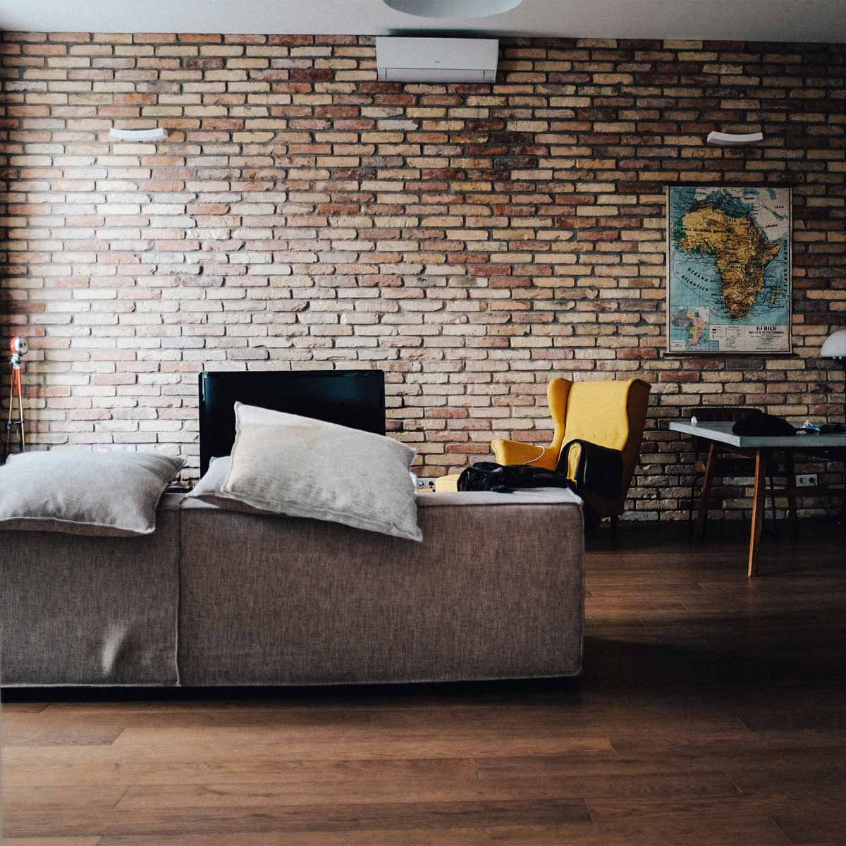 Health pillow gray with white pattern