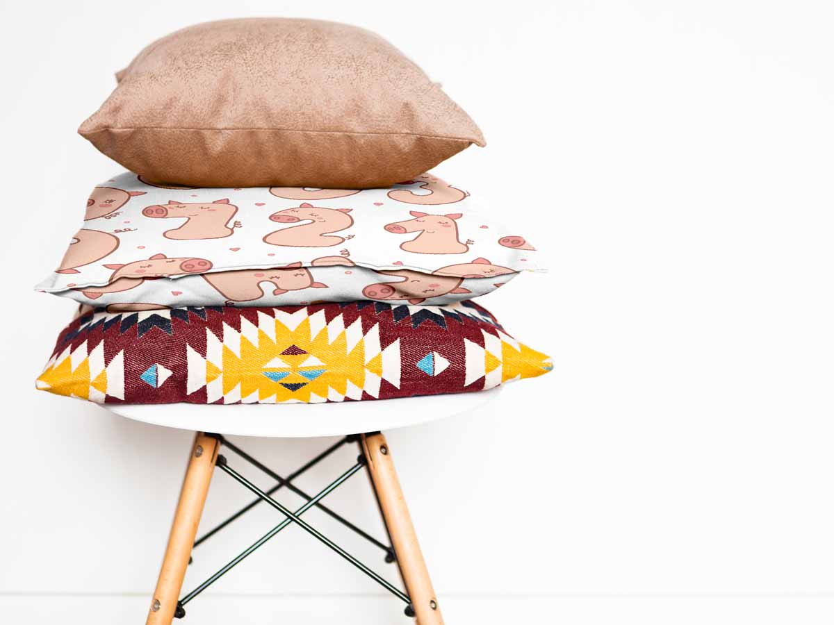 Health pillow white with numbers and pigs