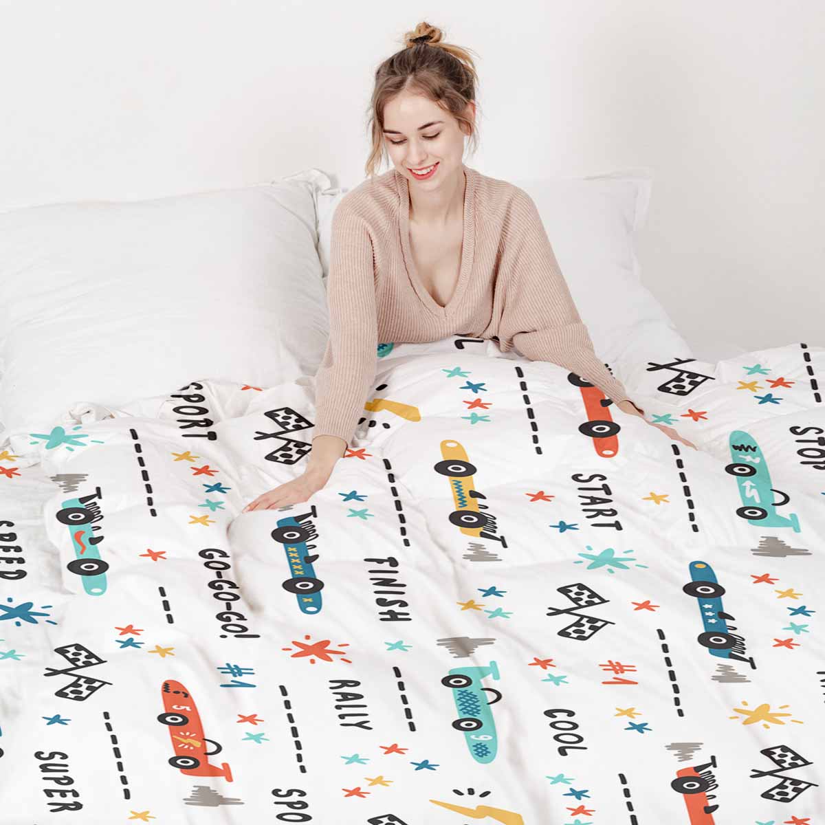 Couverture thérapeutique originale - Housse en coton blanc avec voitures de course