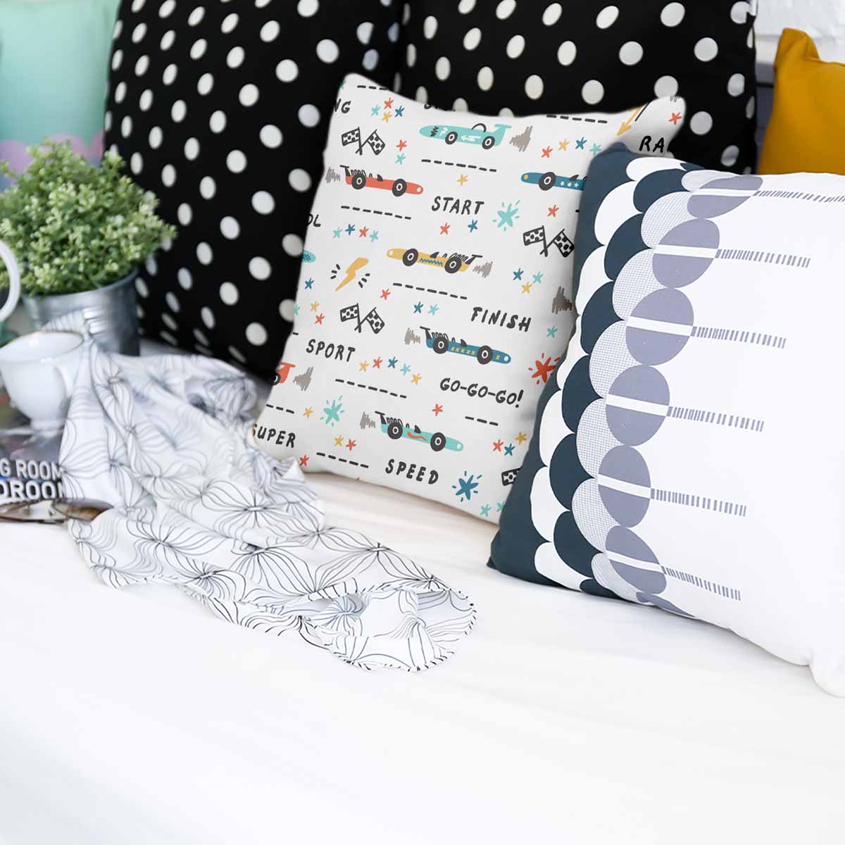 Coussin de santé blanc avec voitures de course