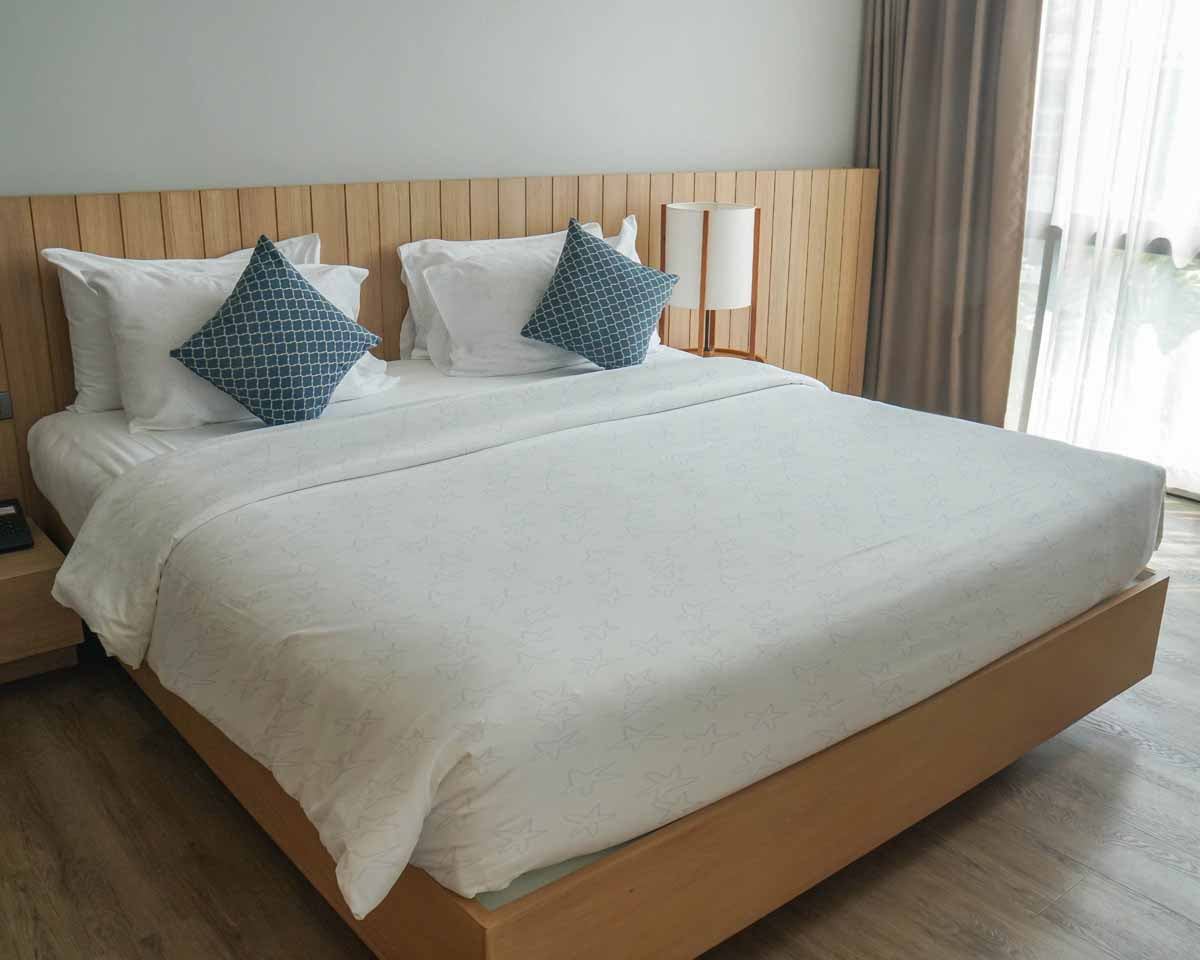 Couverture thérapeutique originale - Housse en coton blanc avec de délicates étoiles