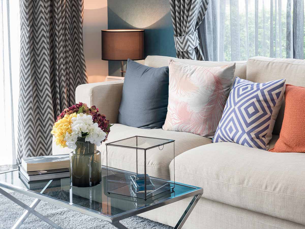 Health pillow white with pink feathers