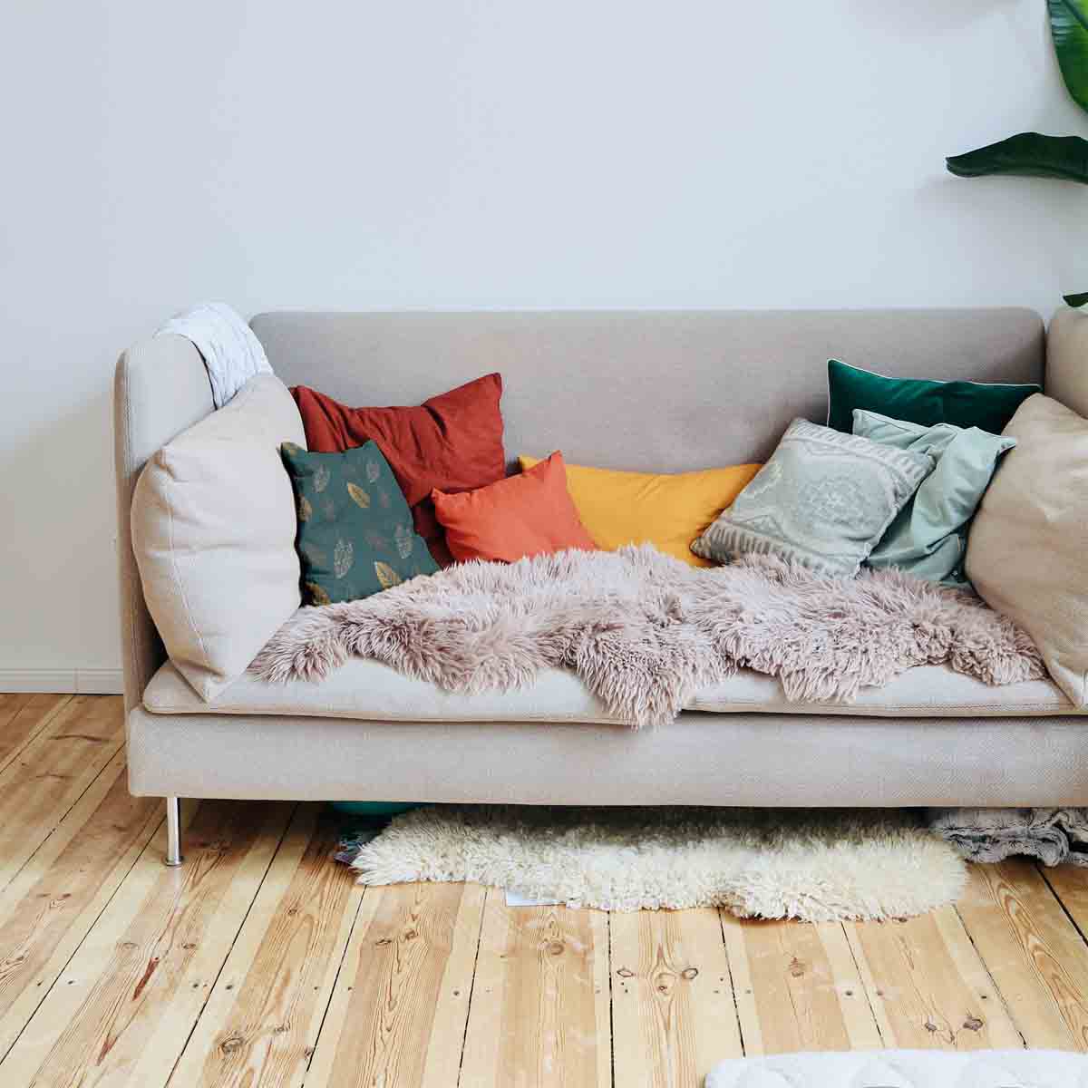 Health pillow green with golden leaf