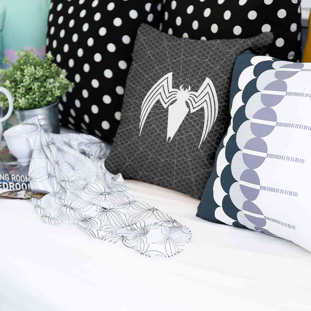 Coussin de santé noir avec araignée