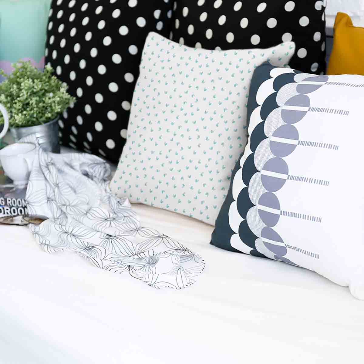 Health pillow white with blue hearts