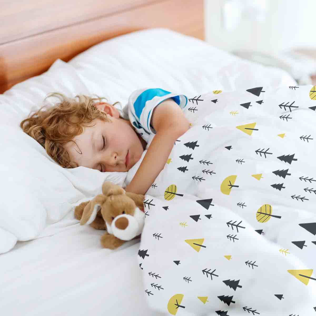 Ensemble de literie avec couvertures thérapeutiques et arbres jaunes