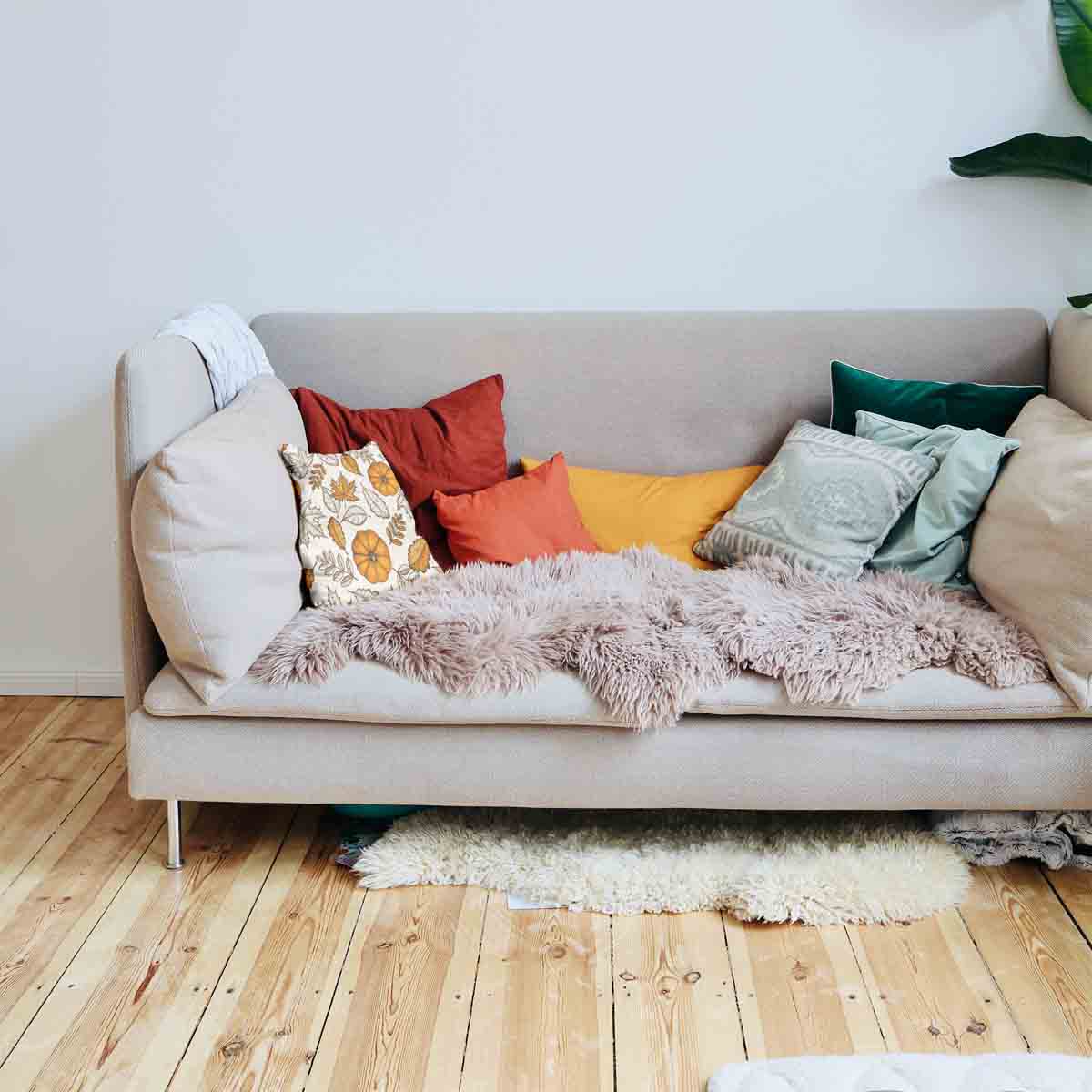 Coussin de santé blanc avec feuille et citrouille