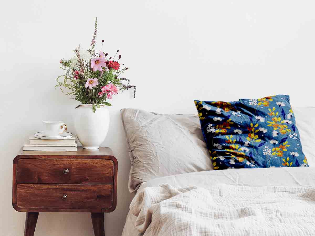 Coussin de santé bleu avec bouquet de fleurs