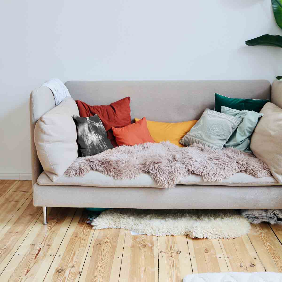 Health pillow black with mottled pattern