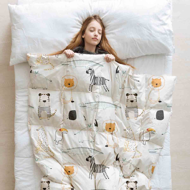 Therapy blanket bedding set, white with zoo animals.