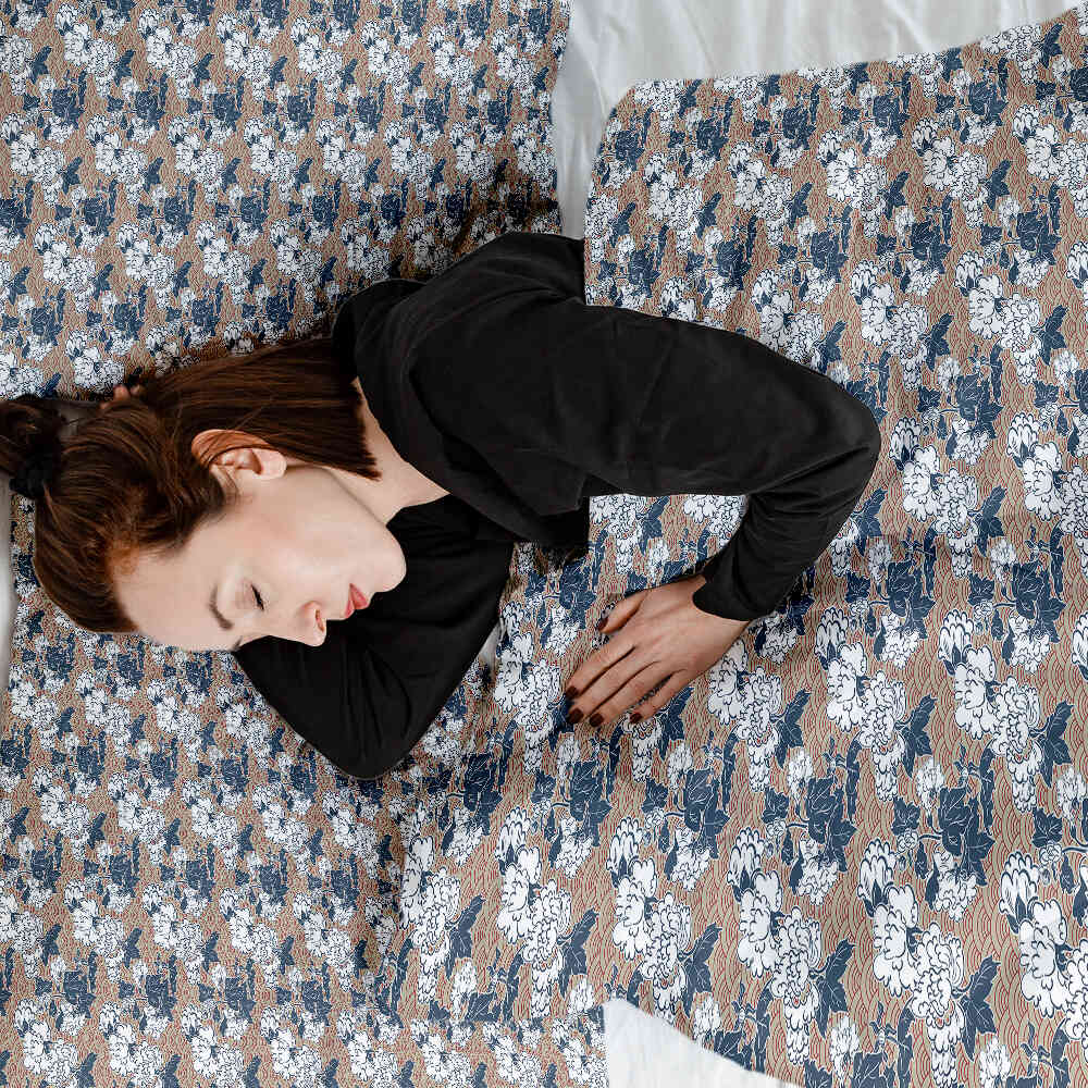 Ensemble de literie avec couverture thérapeutique et fleurs