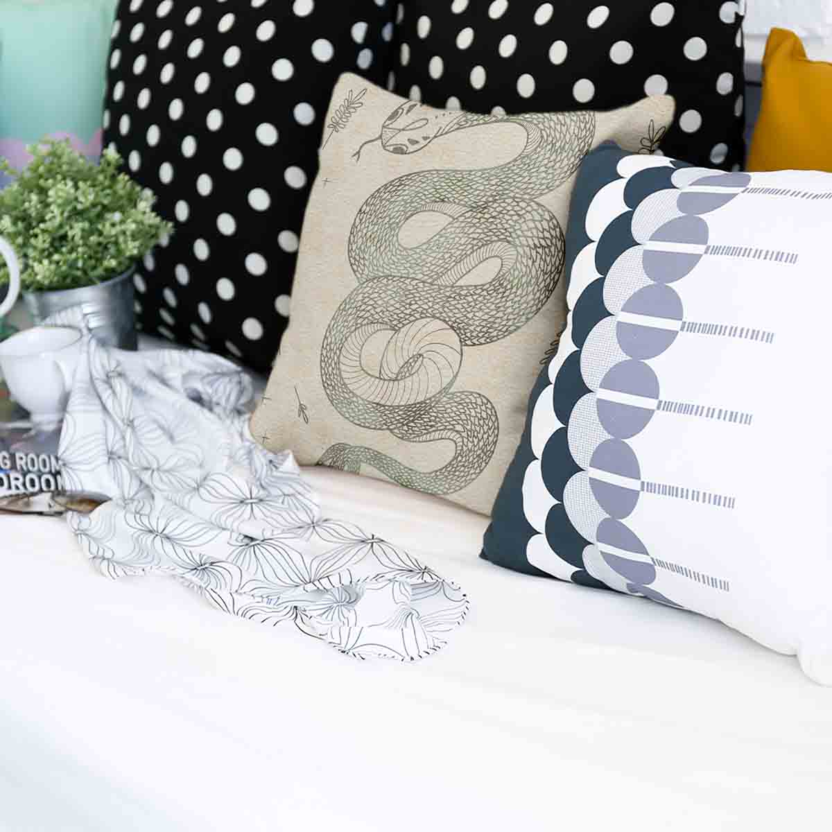 Coussin de santé beige avec serpent