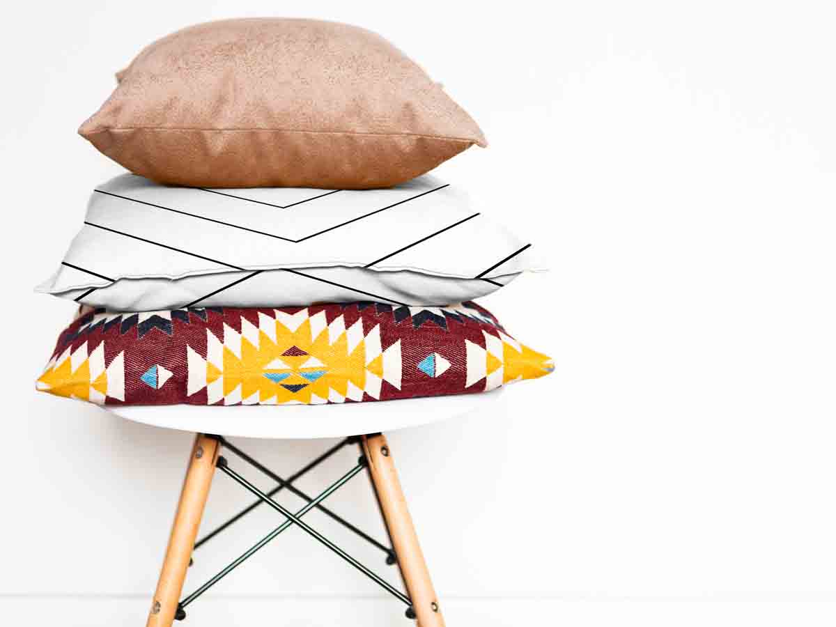 Coussin de santé blanc avec zigzag noir