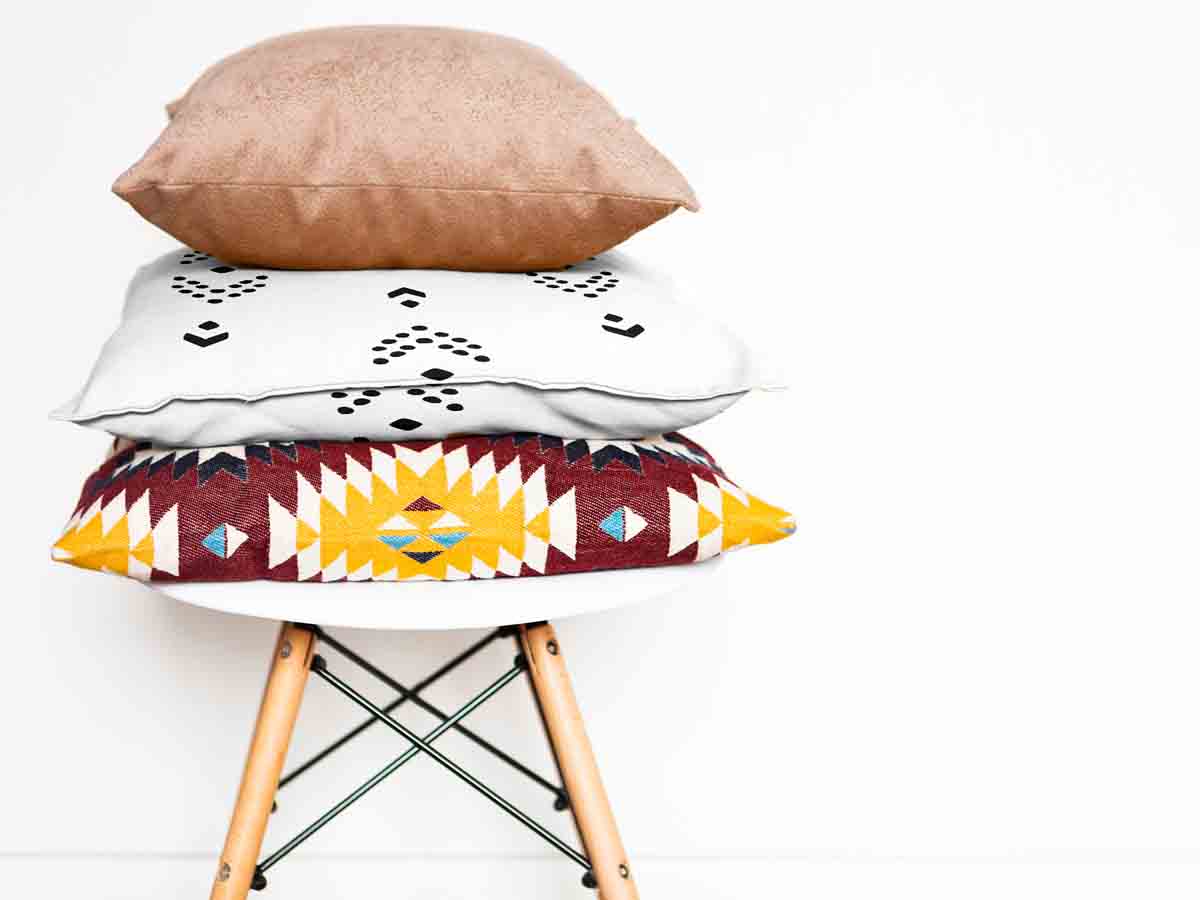 Health pillow white with black arrow pattern