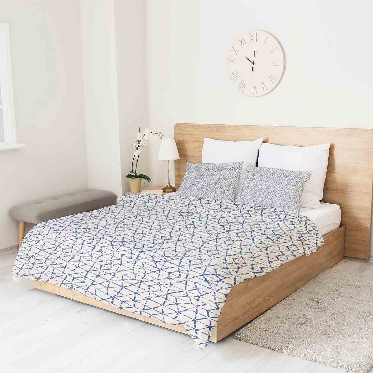 Couverture thérapeutique originale - Housse en coton blanc avec délicates formes bleues