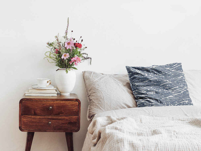 Health pillow with wavy pattern, blue.