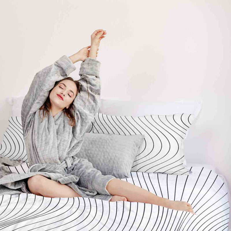 Therapy blanket bedding set, black radio waves.