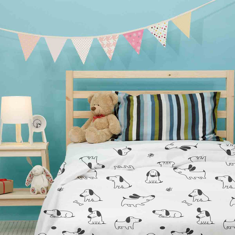 Therapy blanket bedding set, white with dogs.