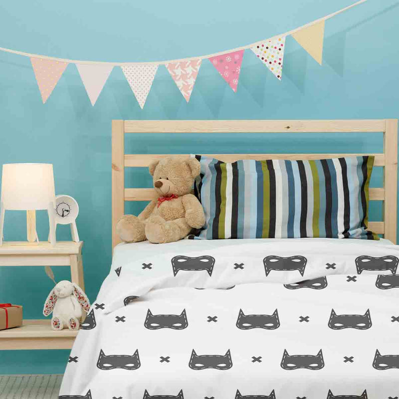 Therapy blanket and bedding set, white with cat mask.